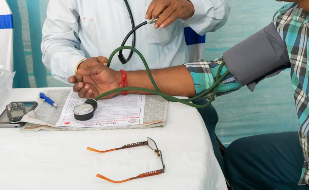 परीक्षा लेने की क्या जरूरत, ऐसे ही दाखिला दे दो... NEET-PG की कट ऑफ घटाने पर फूट रहा गुस्सा