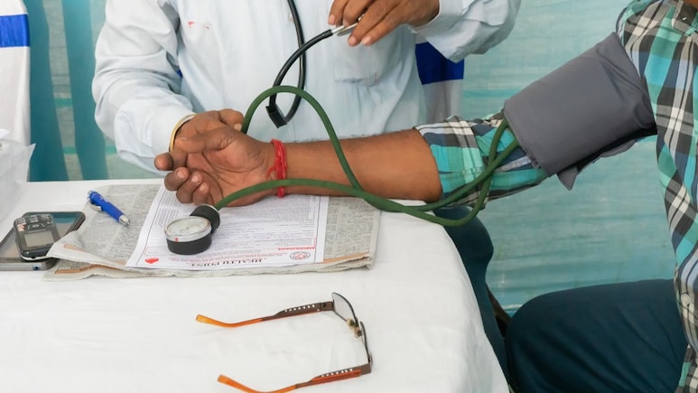 लो बीपी को ठीक कैसे करें? ये 4 चीजें कर सकती हैं आपकी मदद
