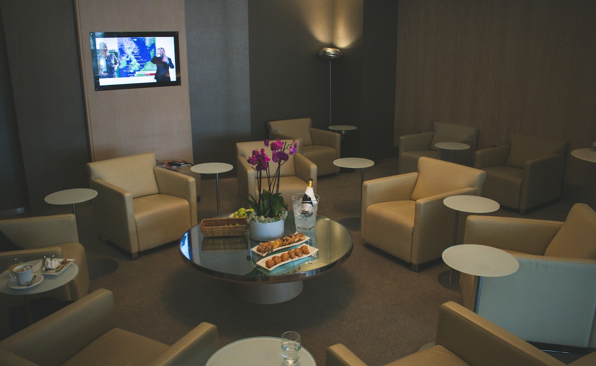 Airport lounged offer a relaxing wait time treat Airport lounged offer a relaxing wait time treat