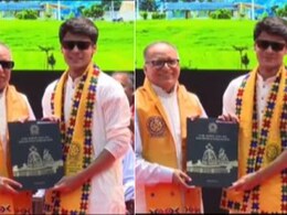 कूल प्रोफेसर हो रहे वायरल! स्टेज पर डिग्री लेते हुए छात्र ने पहना दिया काला चश्मा, यूजर्स बोले- ऐसे टीचर सबको मिलें कूल प्रोफेसर हो रहे वायरल! स्टेज पर डिग्री लेते हुए छात्र ने पहना दिया काला चश्मा, यूजर्स बोले- ऐसे टीचर सबको मिलें