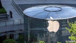 Apple Plans AI Comeback With Tabletop Robots, Life-Like Version Of Siri