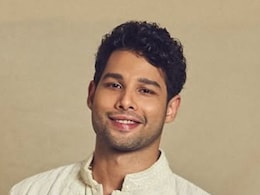 एक्टर सिद्धांत चतुवेर्दी ने बारिश के साथ चाय, समोसा और पोहा का उठाया लुत्फ, देखें पोस्ट एक्टर सिद्धांत चतुवेर्दी ने बारिश के साथ चाय, समोसा और पोहा का उठाया लुत्फ, देखें पोस्ट