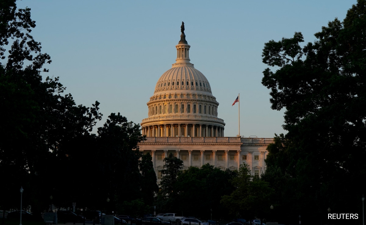 Вашингтон Президентът Доналд Тръмп погледна към мраморните финиши и огромния