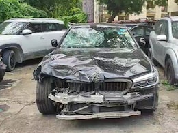 नोएडा में तेज रफ्तार BMW ने स्कूटी को मारी टक्कर, 5 साल की बच्ची की मौत नोएडा में तेज रफ्तार BMW ने स्कूटी को मारी टक्कर, 5 साल की बच्ची की मौत