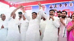 Rajasthan Politics: "तेरे जैसा यार कहां", डोटासरा का हाथ थामकर टीकाराम जूली ने गाया गाना