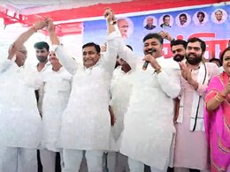 Rajasthan Politics: "तेरे जैसा यार कहां", डोटासरा का हाथ थामकर टीकाराम जूली ने गाया गाना Rajasthan Politics: "तेरे जैसा यार कहां", डोटासरा का हाथ थामकर टीकाराम जूली ने गाया गाना
