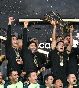 Mexico Defeat USA 2-1 To Retain CONCACAF Gold Cup