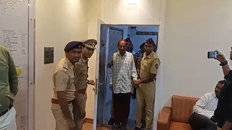 लूटपाट, रेप और फिर हत्या... 2 महिलाओं को बनाया शिकार, महाराष्ट्र का सीरियल किलर गिरफ्तार लूटपाट, रेप और फिर हत्या... 2 महिलाओं को बनाया शिकार, महाराष्ट्र का सीरियल किलर गिरफ्तार