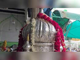 अजमेर दरगाह में 40 किलो चांदी का ताजिया लोगों के लिए बना कौतूहल, मुहर्रम के मौके पर श्रद्धालुओं की उमड़ी भीड़ अजमेर दरगाह में 40 किलो चांदी का ताजिया लोगों के लिए बना कौतूहल, मुहर्रम के मौके पर श्रद्धालुओं की उमड़ी भीड़