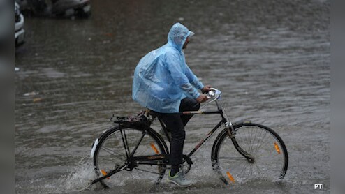 Delhi Weather Today: तड़के सुबह दिल्ली के कई हिस्सों में हुई बारिश