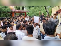 टेबल गिरने की बात पर छात्र को डंडे से पीटा, घटना के तीन दिन बाद टीचर पर केस दर्ज  टेबल गिरने की बात पर छात्र को डंडे से पीटा, घटना के तीन दिन बाद टीचर पर केस दर्ज