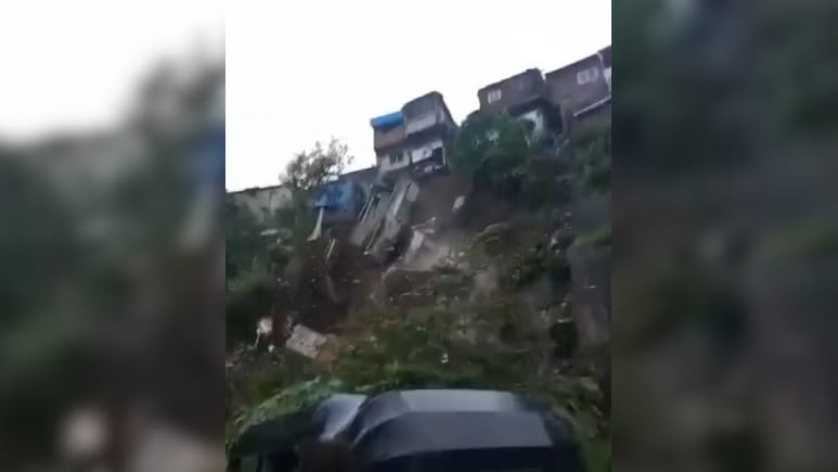 मुंबई में टला बड़ा हादसा, दीवार गिरने से ढह गए कई मकान, कोई हताहत नहीं मुंबई में टला बड़ा हादसा, दीवार गिरने से ढह गए कई मकान, कोई हताहत नहीं
