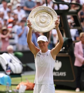 Iga Swiatek Destroys Amanda Anisimova 6-0, 6-0 In Wimbledon Final, Achieves 114-Year First