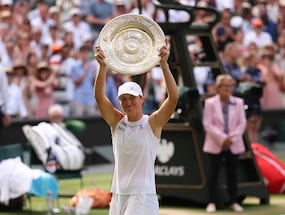 Iga Swiatek Destroys Amanda Anisimova 6-0, 6-0 In Wimbledon Final, Achieves 114-Year First