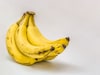 केला खाने के तुरंत बाद भूलकर भी न करें इन चीजों का सेवन, जानें कारण और Banana के फायदे