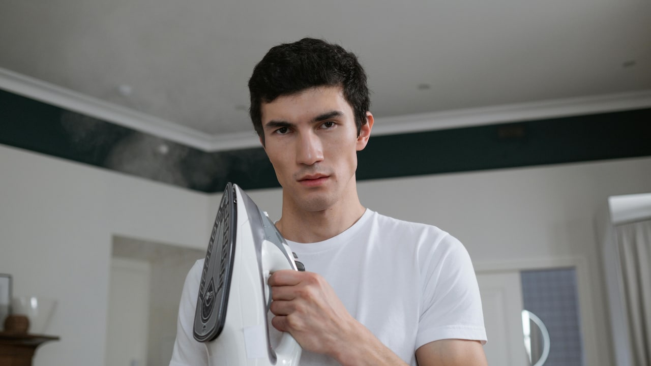 Explore 5 reasons how a steam iron can help with laundry in the monsoon