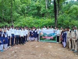 बलौदा बाजार में 'जल-जंगल यात्रा' की शुरूआत, बरसात के पानी को सहेजने जाएगा, DFO के साथ ग्रामीणों ने ट्रेकिंग कर देखा जंगल बलौदा बाजार में 'जल-जंगल यात्रा' की शुरूआत, बरसात के पानी को सहेजने जाएगा, DFO के साथ ग्रामीणों ने ट्रेकिंग कर देखा जंगल