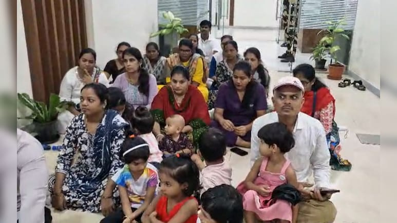 Navi Mumbai News: विद्यार्थ्यांनी शिकायचं कसं? शाळा सुरु झाल्या, पण शिक्षक मिळेना, पालकांचे आंदोलन