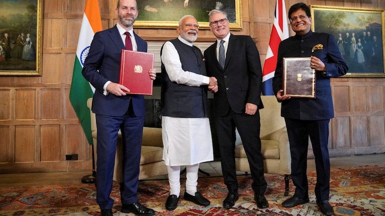 स्कॉच व्हिस्की-कारों से लेकर मेकअप सामान तक... भारत-ब्रिटेन की FTA डील से क्या-क्या सस्ता होगा स्कॉच व्हिस्की-कारों से लेकर मेकअप सामान तक... भारत-ब्रिटेन की FTA डील से क्या-क्या सस्ता होगा