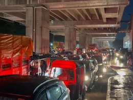 Traffic Jam in Bhopal: बारिश से सड़कों पर जलभराव, भोपाल में ट्रैफिक जाम से हालात खराब