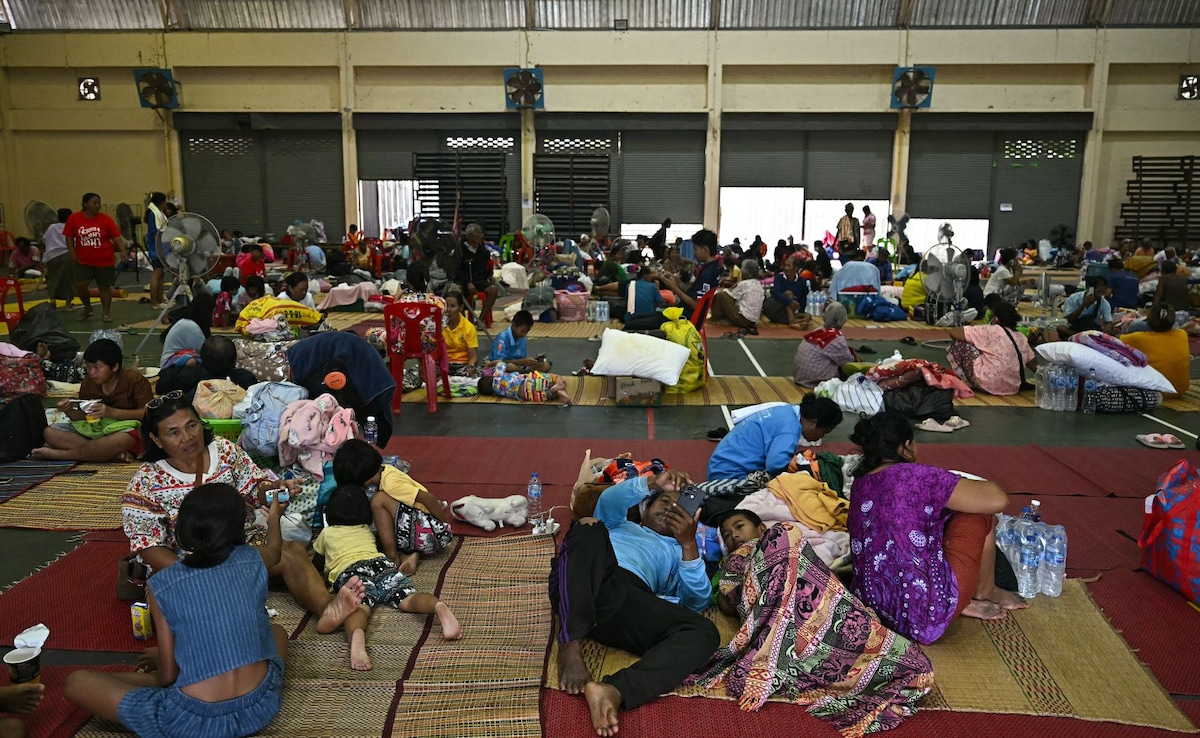 अस्थाई कैंप में पहुंचे थाईलैंड के लोग अस्थाई कैंप में पहुंचे थाईलैंड के लोग