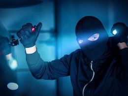 Dharashiv News: ऑनलाईन गेमिंगमध्ये कंगाल,  मॅनेजरनेच फिल्मी स्टाईलने बँक लुटली, धाराशिवमधील घटना Dharashiv News: ऑनलाईन गेमिंगमध्ये कंगाल,  मॅनेजरनेच फिल्मी स्टाईलने बँक लुटली, धाराशिवमधील घटना