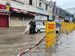 MP में भारी बारिश; भोपाल की सड़कें जलमग्न, मौसम विभाग ने जारी किया अलर्ट, जानिए कैसे हैं हालात? MP में भारी बारिश; भोपाल की सड़कें जलमग्न, मौसम विभाग ने जारी किया अलर्ट, जानिए कैसे हैं हालात?
