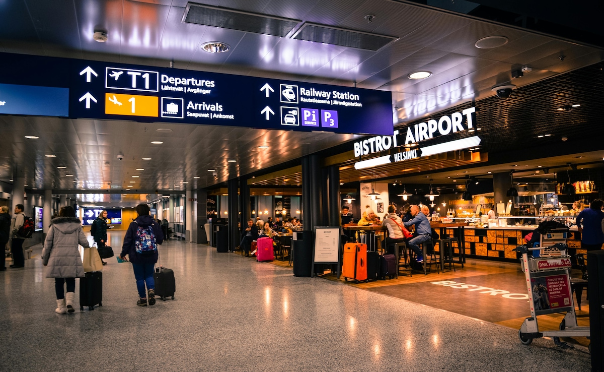 There are plenty of dining options at airports There are plenty of dining options at airports