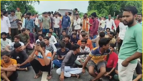 शिक्षा मंत्री के पैतृक गांव जाने वाले रास्ते के सामने धरने पर बैठे ग्रामीण, नेशनल हाईवे पर लगा लंबा जाम