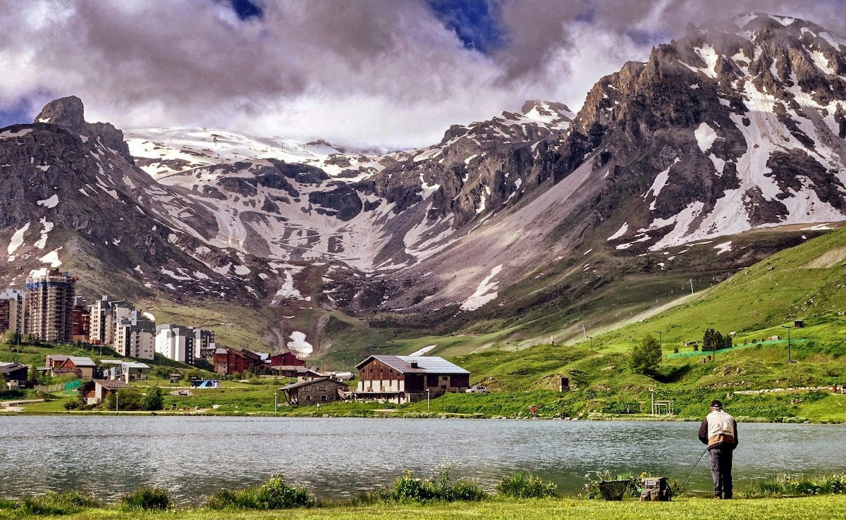 Tignes offers beautiful landscapes and fun activities too. Tignes offers beautiful landscapes and fun activities too.