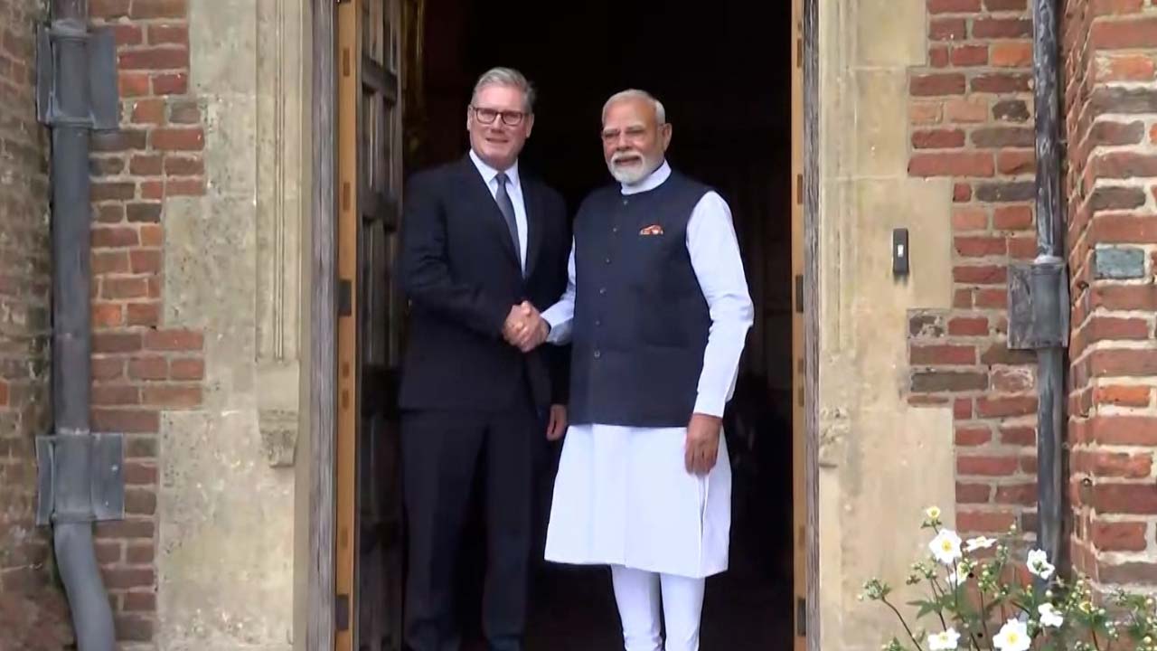 Video : PM Modi, UK PM Keir Starmer Meet In London, Landmark Free Trade Deal Soon