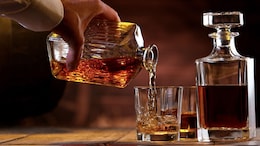 Maharashtra Alcohol Price: बारमध्ये दारू पिणे किती महाग होणार ? बारवाल्यांचा संपामुळे दारुप्रेमींचा घसा कोरडा पडला