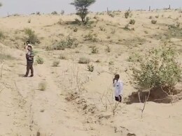 बाड़मेर में ग्राम विकास अधिकारी बना फर्जी कनिष्ठ अभियंता, किसान ने बनाया वीडियो तो मौके से हुआ फरार बाड़मेर में ग्राम विकास अधिकारी बना फर्जी कनिष्ठ अभियंता, किसान ने बनाया वीडियो तो मौके से हुआ फरार