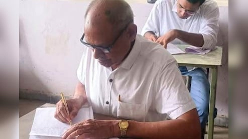 कोटपूतली-बहरोड: शिक्षा की कोई उम्र नहीं पूर्व तहसीलदार ने किया साबित, 75 साल में दी एम.ए. की परीक्षा 