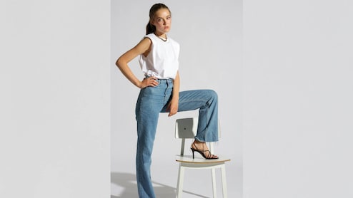 इन Stylish Women Jeans के साथ Budget में पाएं Trendy Look! फिटिंग, फैब्रिक और फैशन में हैं बेहतरीन