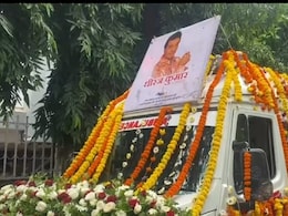 Dheeraj Kumar Funeral: Deepak Parashar, Raza Murad, Surendra Pal Attend The Last Rites