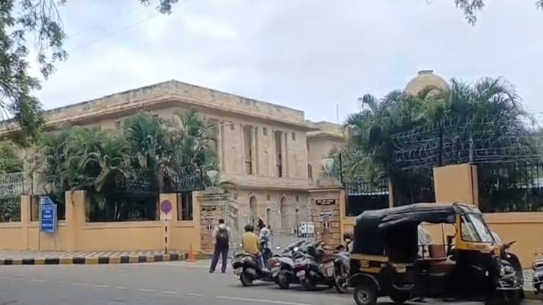 Earning Wife Has A Right To Get Alimony: Bombay High Court Earning Wife Has A Right To Get Alimony: Bombay High Court