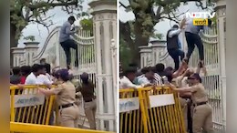Pune News: गेट तोडले, आता घुसले, पुणे विद्यापीठात विद्यार्थ्यांचा राडा,'या' कारणाने विद्यार्थी आक्रमक