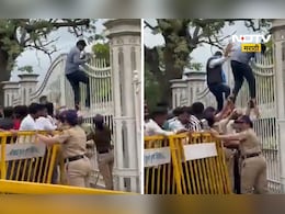 Pune News: गेट तोडले, आता घुसले, पुणे विद्यापीठात विद्यार्थ्यांचा राडा,'या' कारणाने विद्यार्थी आक्रमक