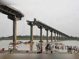 'Crumbling' Gujarat Bridge Was 40 Years Old. Gave Way In Peak Traffic Hours 'Crumbling' Gujarat Bridge Was 40 Years Old. Gave Way In Peak Traffic Hours