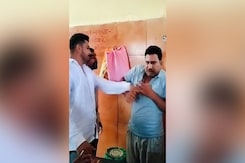 'Apologise To Raj Thackeray': MNS Workers Assault Man For Not Speaking Marathi 'Apologise To Raj Thackeray': MNS Workers Assault Man For Not Speaking Marathi