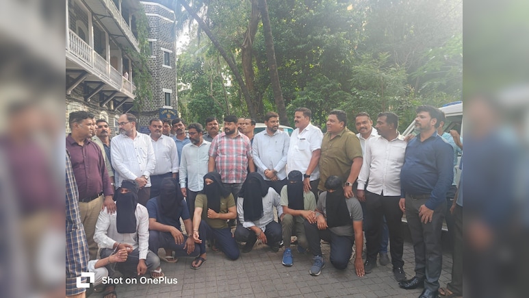 मुंबई क्राइम ब्रांच ने अंतरराष्ट्रीय ड्रग तस्कर को किडनैपिंग से छुड़ाया, मामले में 7 आरोपी अरेस्ट मुंबई क्राइम ब्रांच ने अंतरराष्ट्रीय ड्रग तस्कर को किडनैपिंग से छुड़ाया, मामले में 7 आरोपी अरेस्ट