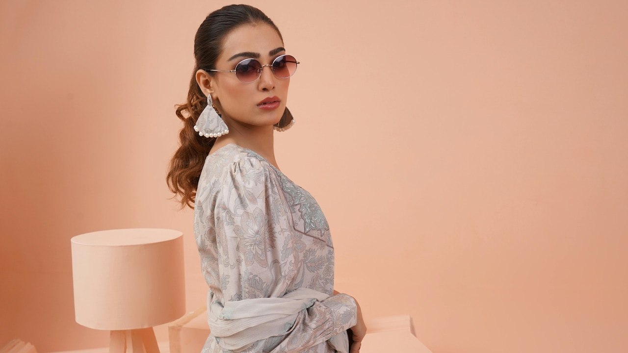 Pair your distressed jeans with a kurta and jutti to create a desi-boho look