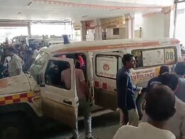 Road Accident News: धान लगाने जा रहे थे मजदूर, अचानक पलट गई पिकअप, 25 से अधिक घायल