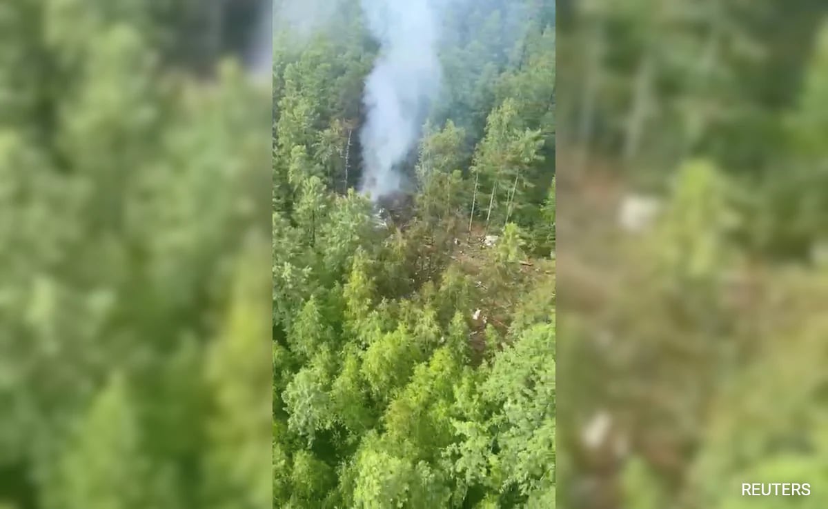 48 People Dead After Passenger Plane Crashes In Russias Far East