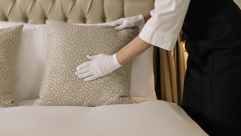 12 Hotel Habits That Separate Good Guests From Annoying Ones