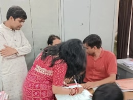 न ले गया बारात, न बुलाए रिश्तेदार... इस शख्स ने सिर्फ 1592 रुपये में कर ली शादी, पोस्ट में बताया पूरा हिसाब न ले गया बारात, न बुलाए रिश्तेदार... इस शख्स ने सिर्फ 1592 रुपये में कर ली शादी, पोस्ट में बताया पूरा हिसाब