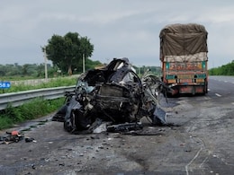 Delhi Mumbai expressway: दिल्ली-मुंबई एक्सप्रेसवे पर तेज रफ्तार कहर, ट्रोले ने चलती कार को पीछे से मारी टक्कर, गाड़ी चकनाचूर Delhi Mumbai expressway: दिल्ली-मुंबई एक्सप्रेसवे पर तेज रफ्तार कहर, ट्रोले ने चलती कार को पीछे से मारी टक्कर, गाड़ी चकनाचूर