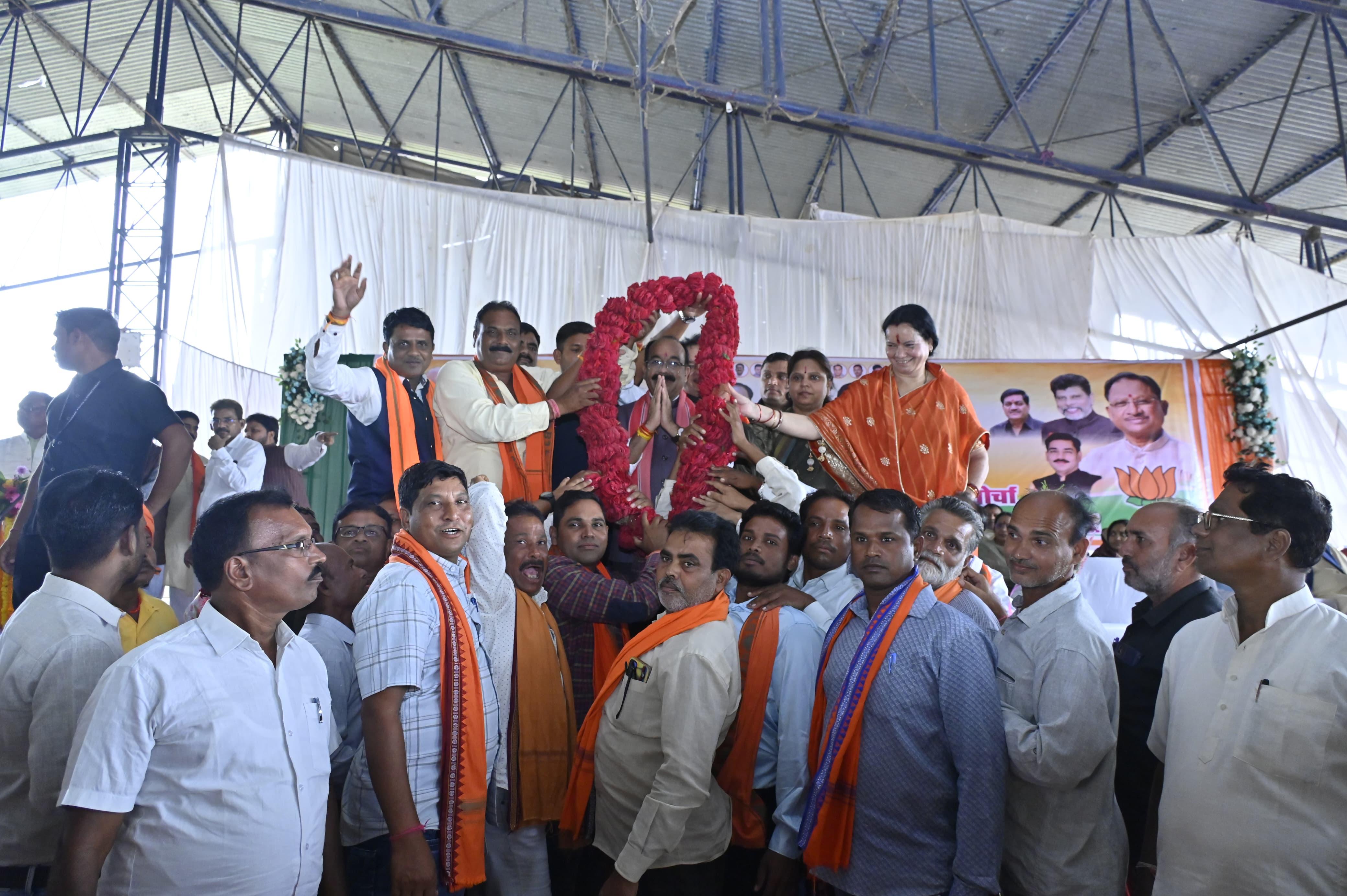 पिछड़ा वर्ग के कार्यक्रम में शामिल हुए अरुण साव पिछड़ा वर्ग के कार्यक्रम में शामिल हुए अरुण साव
