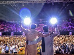 Raj And Uddhav Thackeray: राज आणि उद्धव ठाकरेंच्या सभेत काय घडलं? पाहा 10 जबरदस्त फोटो Raj And Uddhav Thackeray: राज आणि उद्धव ठाकरेंच्या सभेत काय घडलं? पाहा 10 जबरदस्त फोटो